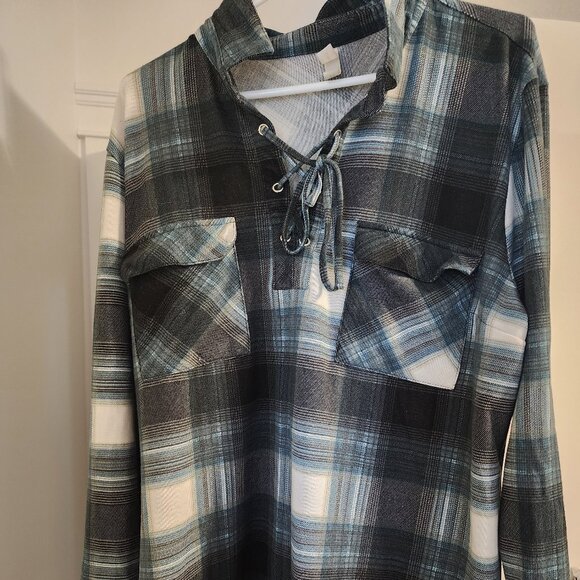Woman's flannel shirt - Picture 1 of 2